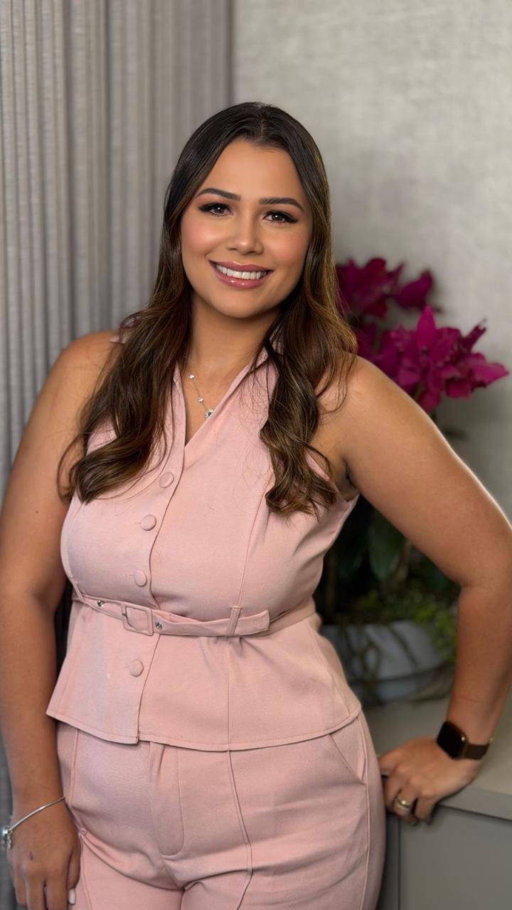 Carla Cruz, fundadora da Carla Cruz Perfumaria